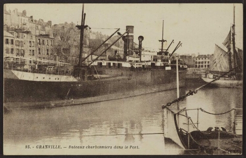 Granville. - Bateaux charbonniers dans le port