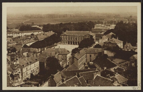 Argentan (Orne). Vue générale, côté Hôtel de ville et caserne Molitor 
