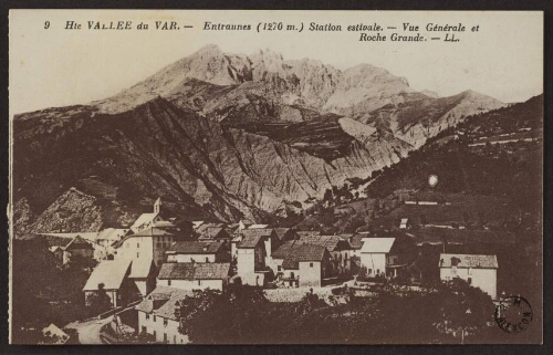 Haute Vallée du Var. - Entraunes (1270 m.) Station estivale. - Vue générale et roche Grande. - LL 