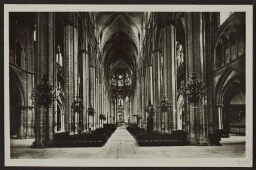 Bourges. Intérieur de la cathédrale. La grande nef