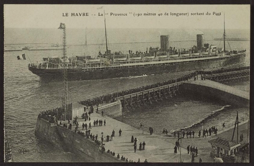 Le Havre - "La Provence" (190 mètres 40 de longueur) sortant du port 