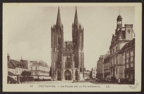 Coutances. - La place de la cathédrale. LL 