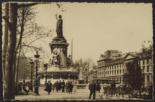 Paris. - La statue de la République et la place 