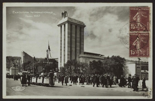 Exposition internationale Paris 1937. 148 Vue d'ensemble. Au premier plan, le pavillon de l'Allemagne 