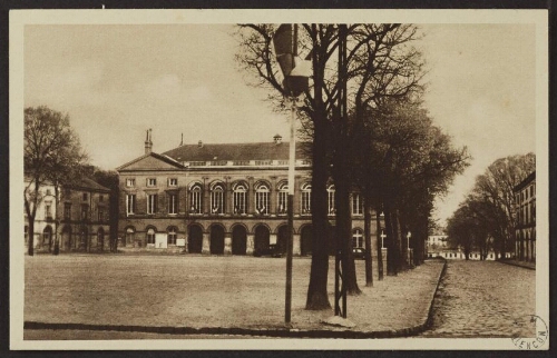 Argentan (Orne). Façade de l'Hôtel de ville 