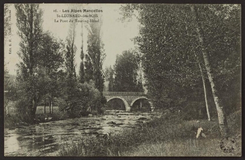 Les Alpes mancelles. Saint-Léonard-des-Bois. - Le pont du Touring-Hôtel