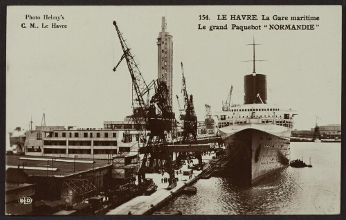 Le Havre. La gare maritime. Le grand paquebot "Normandie" 