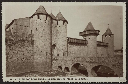 Cité de Carcassonne - Le château, le fossé et le pont