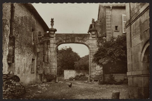 Vicherey (Vosges) - Porte du XVIIIe siècle 