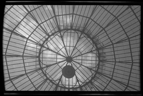 Alençon (Orne) : coupole vitrée de la Halle au blé d'Alençon, le 30 juillet 1935