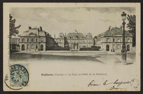 Poitiers (Vienne) - La place et hôtel de la préfecture 