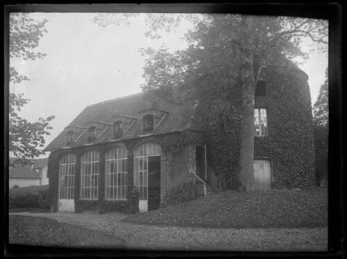 Bursard (Orne) : remise du Haras du Bois Roussel avec le pigeonnier